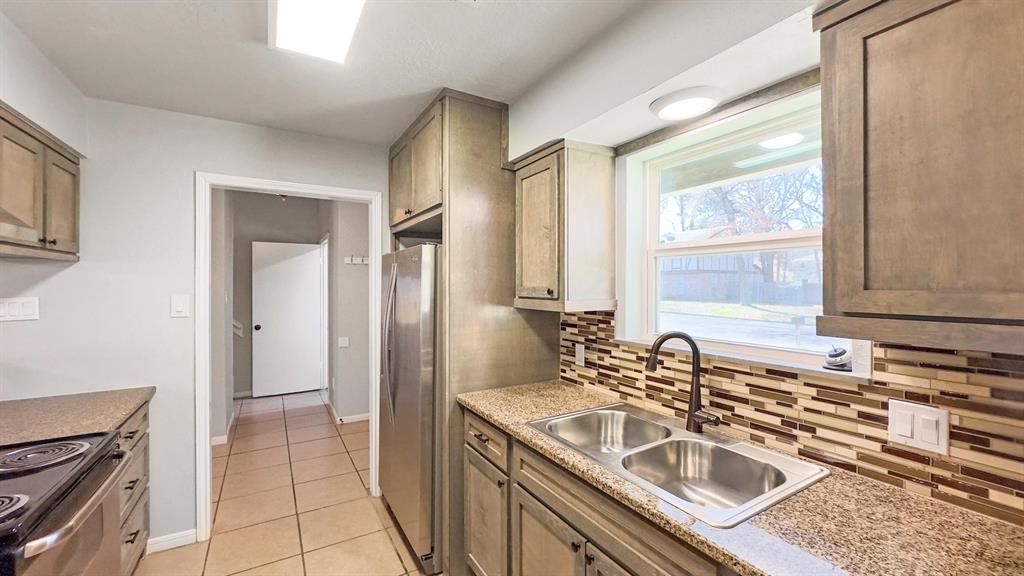 105 Normal Park Drive #B, Huntsville, Texas image 11