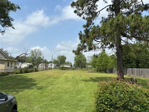 Vacant Land For Sale - 2501 Barbers Hill Road<br/> Highlands, TX 77562