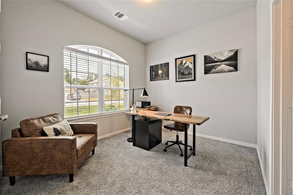 676 W Linnwood Drive, New Caney, Texas image 4