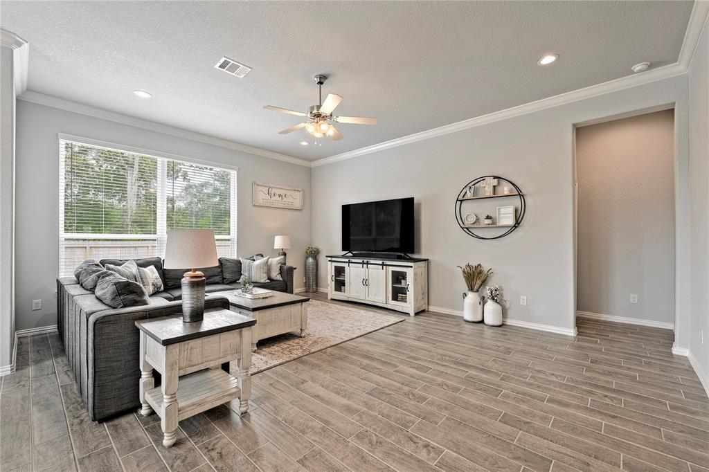 676 W Linnwood Drive, New Caney, Texas image 14
