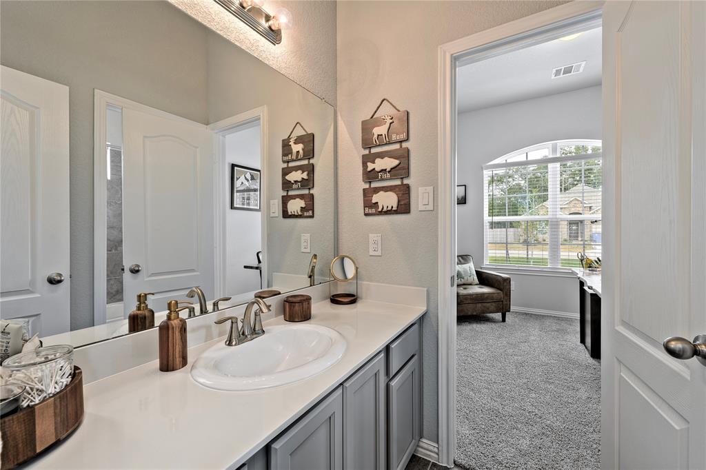 676 W Linnwood Drive, New Caney, Texas image 5