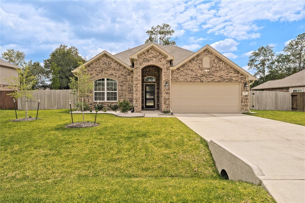 676 W Linnwood Drive, New Caney, Texas image 1