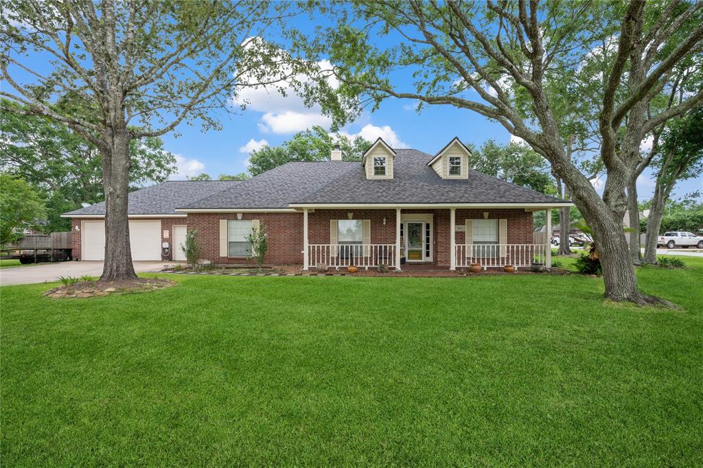 12402 Fisher Drive, Mont Belvieu, Texas image 1