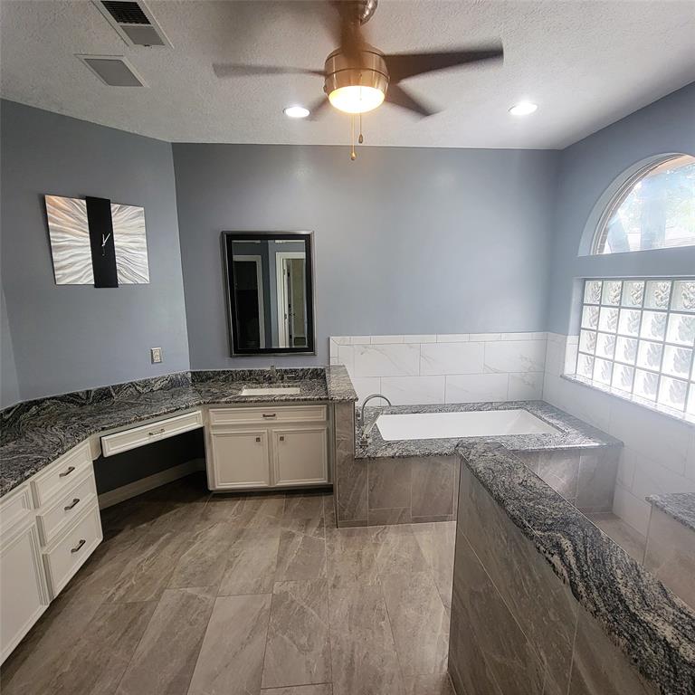 12402 Fisher Drive, Mont Belvieu, Texas image 4