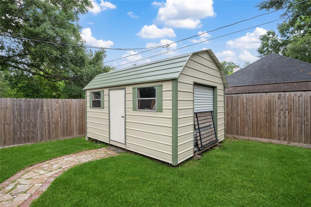 12402 Fisher Drive, Mont Belvieu, Texas image 23
