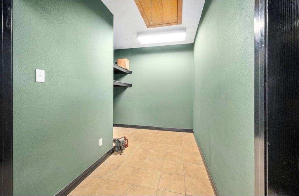 12402 Fisher Drive, Mont Belvieu, Texas image 12