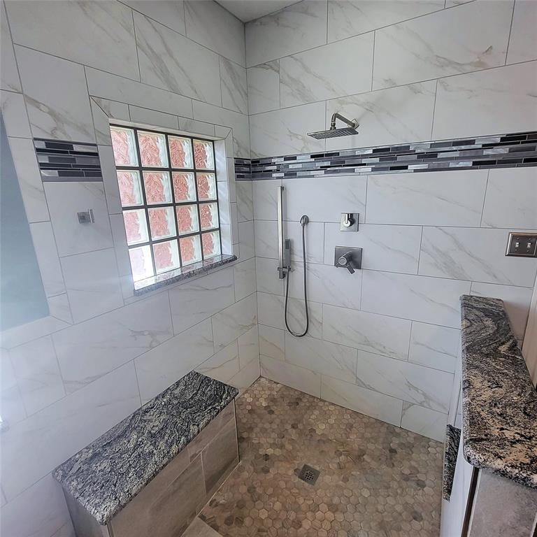 12402 Fisher Drive, Mont Belvieu, Texas image 3