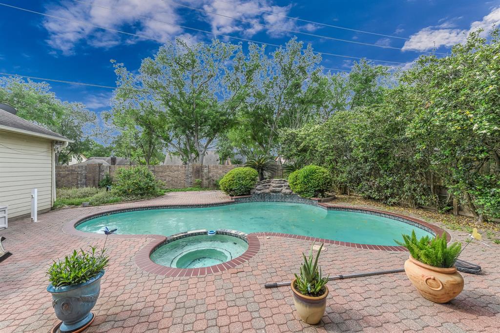 2926 Deer Creek Drive
