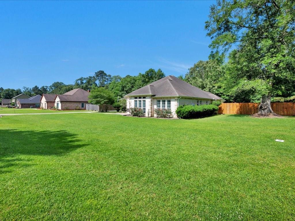 262 Creekwood Drive, Huntington, Texas image 3