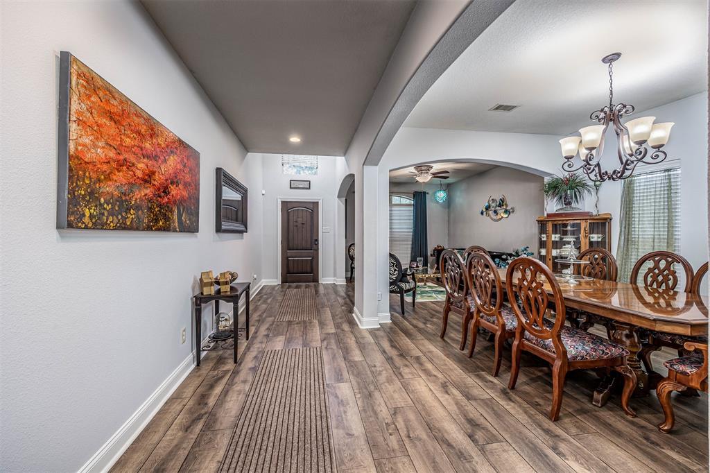 9906 Lynnwood Drive, Baytown, Texas image 10
