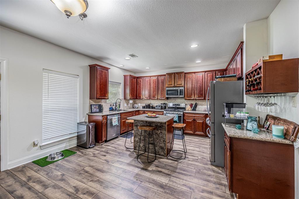 9906 Lynnwood Drive, Baytown, Texas image 15
