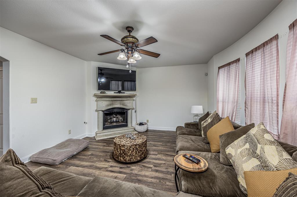 9906 Lynnwood Drive, Baytown, Texas image 13