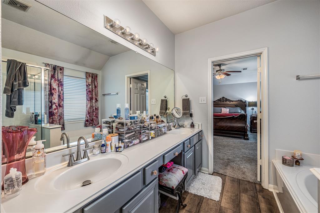 9906 Lynnwood Drive, Baytown, Texas image 26