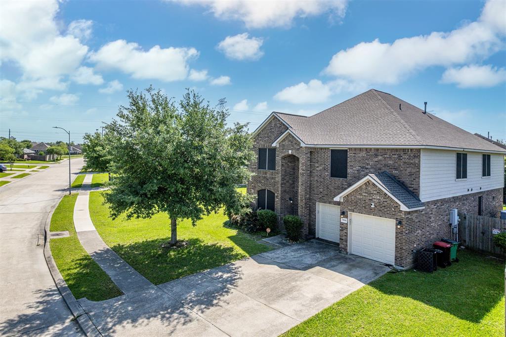 9906 Lynnwood Drive, Baytown, Texas image 3