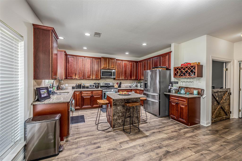 9906 Lynnwood Drive, Baytown, Texas image 16