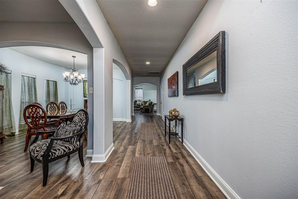 9906 Lynnwood Drive, Baytown, Texas image 6