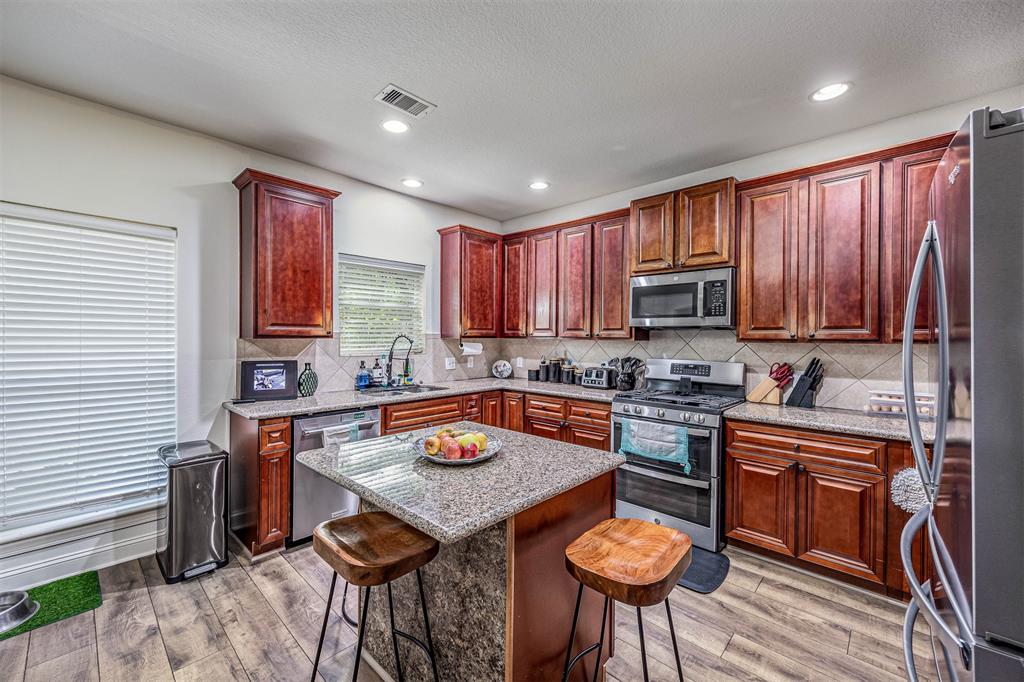 9906 Lynnwood Drive, Baytown, Texas image 18