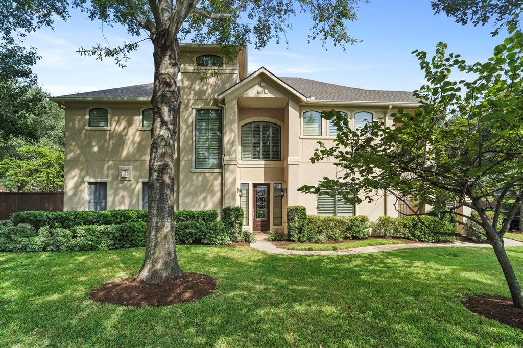 14 Sweetwater Court, Sugar Land, Texas image 2