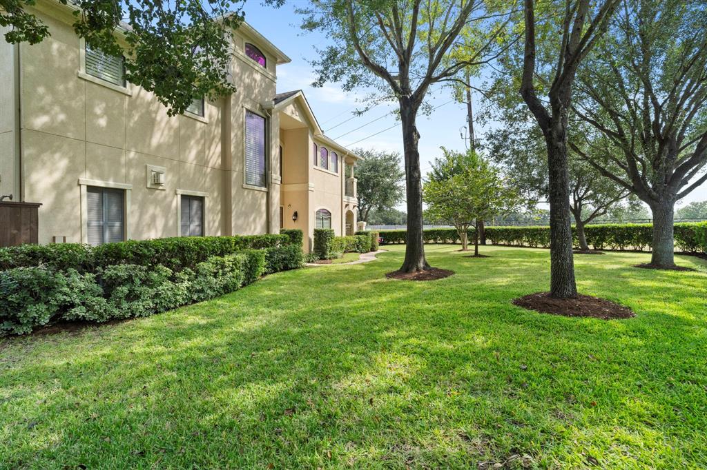 14 Sweetwater Court, Sugar Land, Texas image 4