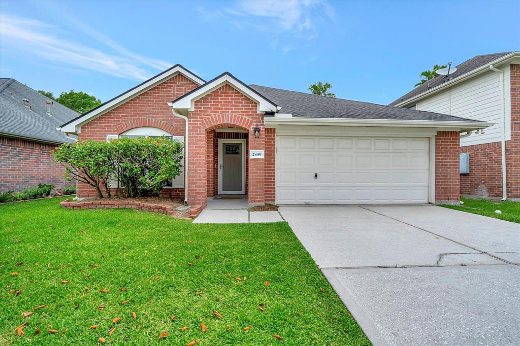 2889 Lost Cove Court, League City, Texas image 1