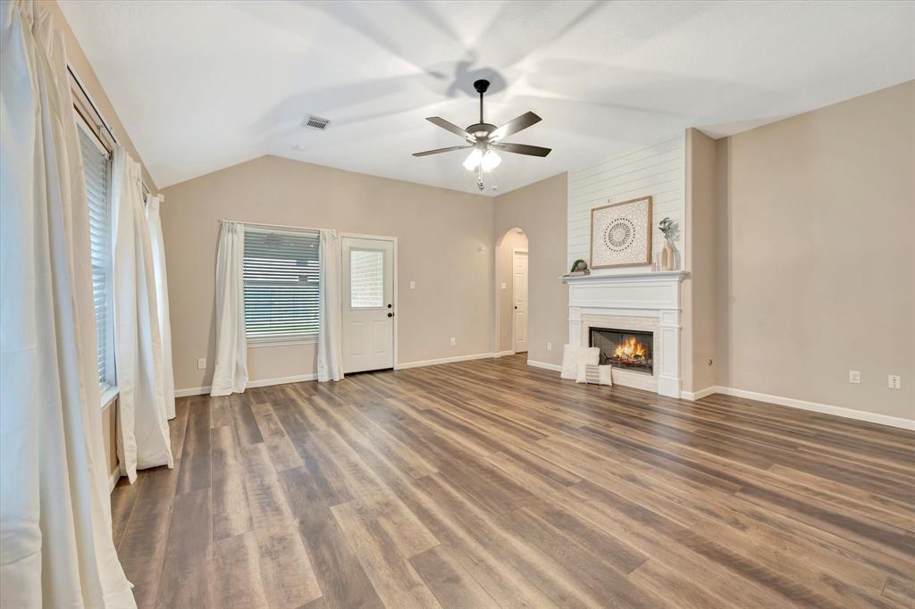 2889 Lost Cove Court, League City, Texas image 12