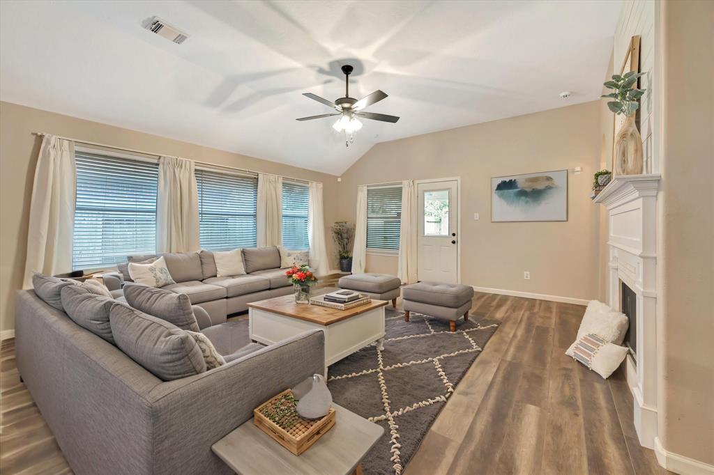 2889 Lost Cove Court, League City, Texas image 10