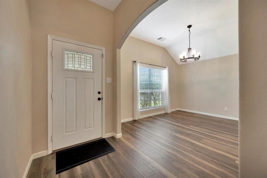 2889 Lost Cove Court, League City, Texas image 7