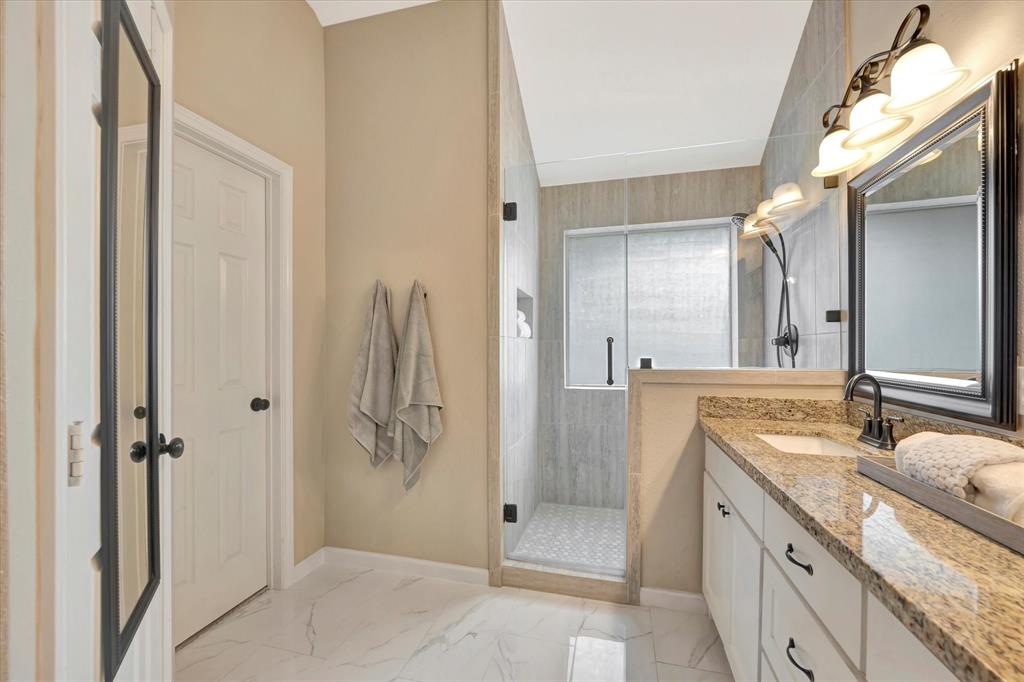 2889 Lost Cove Court, League City, Texas image 25