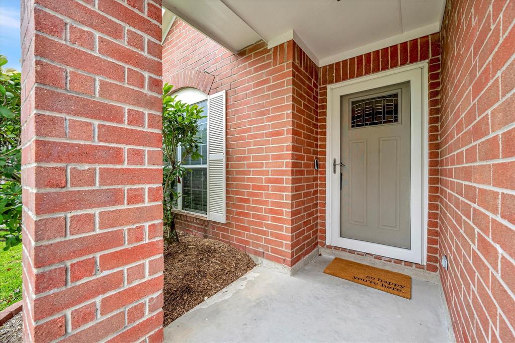 2889 Lost Cove Court, League City, Texas image 6