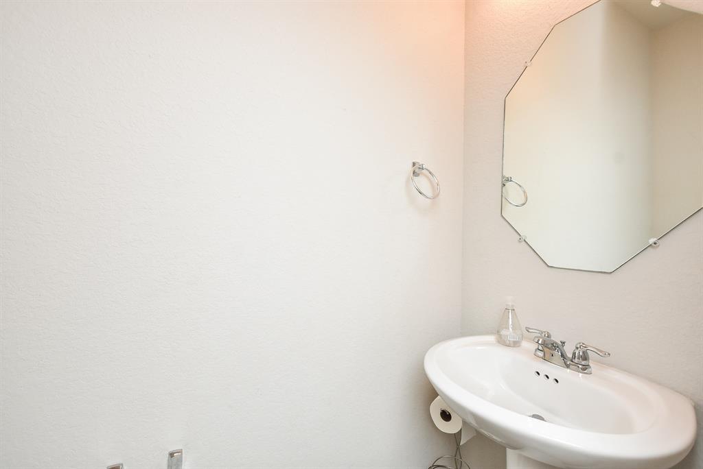 7527 Merrylands Drive, Humble, Texas image 11