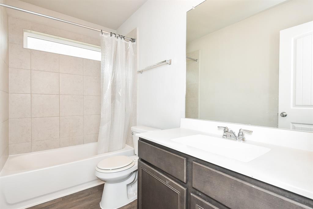 7527 Merrylands Drive, Humble, Texas image 28