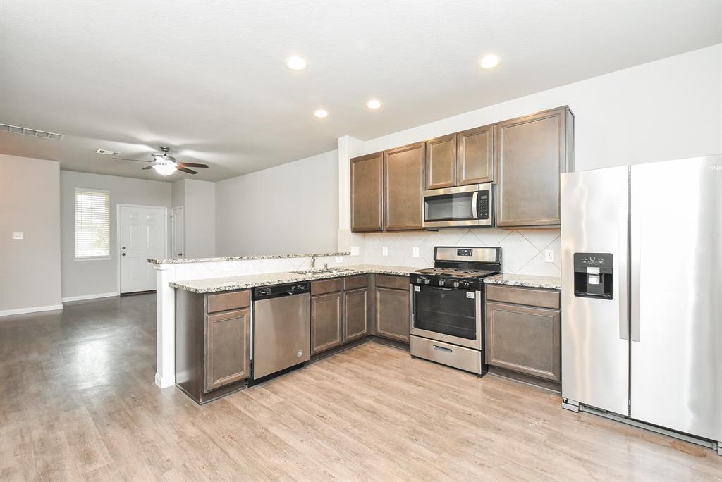 7527 Merrylands Drive, Humble, Texas image 14