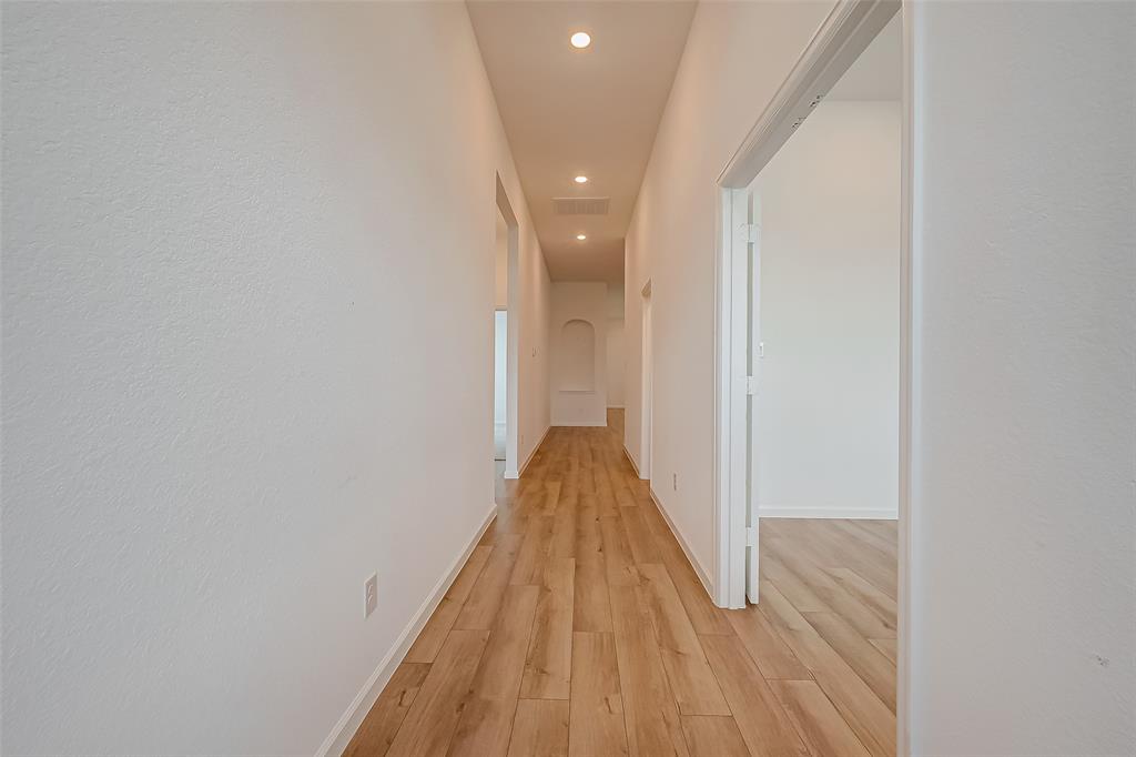 9507 Meghan Heights Drive, Baytown, Texas image 3