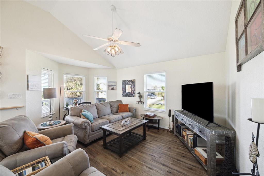 4003 Reeves Drive, Galveston, Texas image 7
