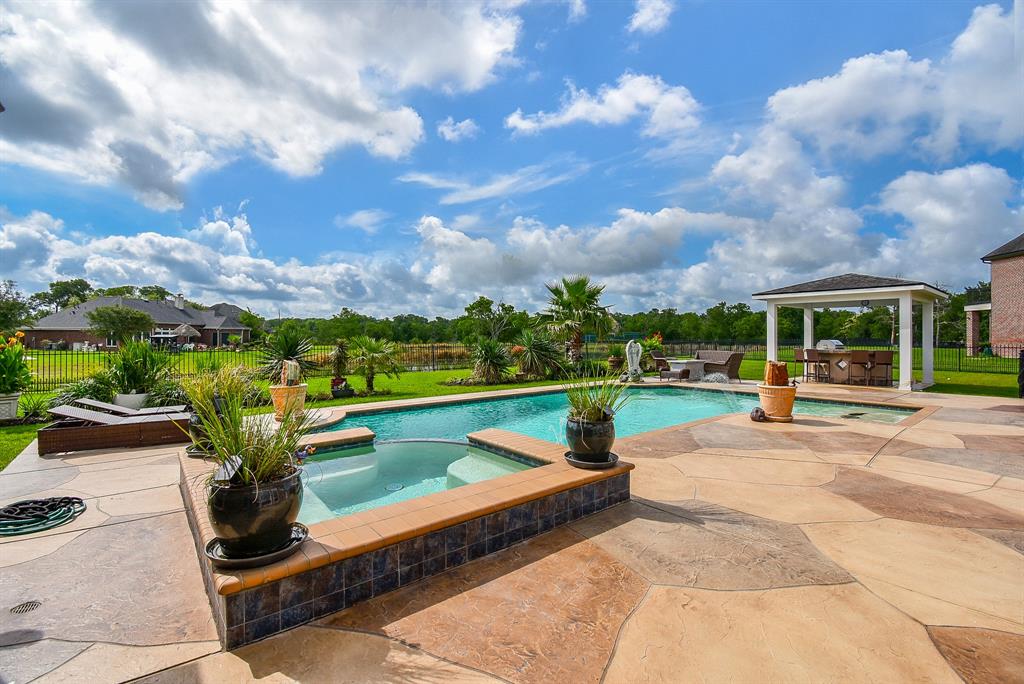 9110 Royal Crest Lane, Richmond, Texas image 6