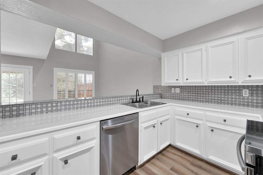 3843 Knollcrest Drive