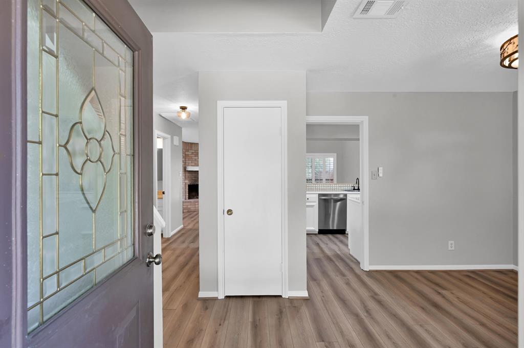 3843 Knollcrest Drive