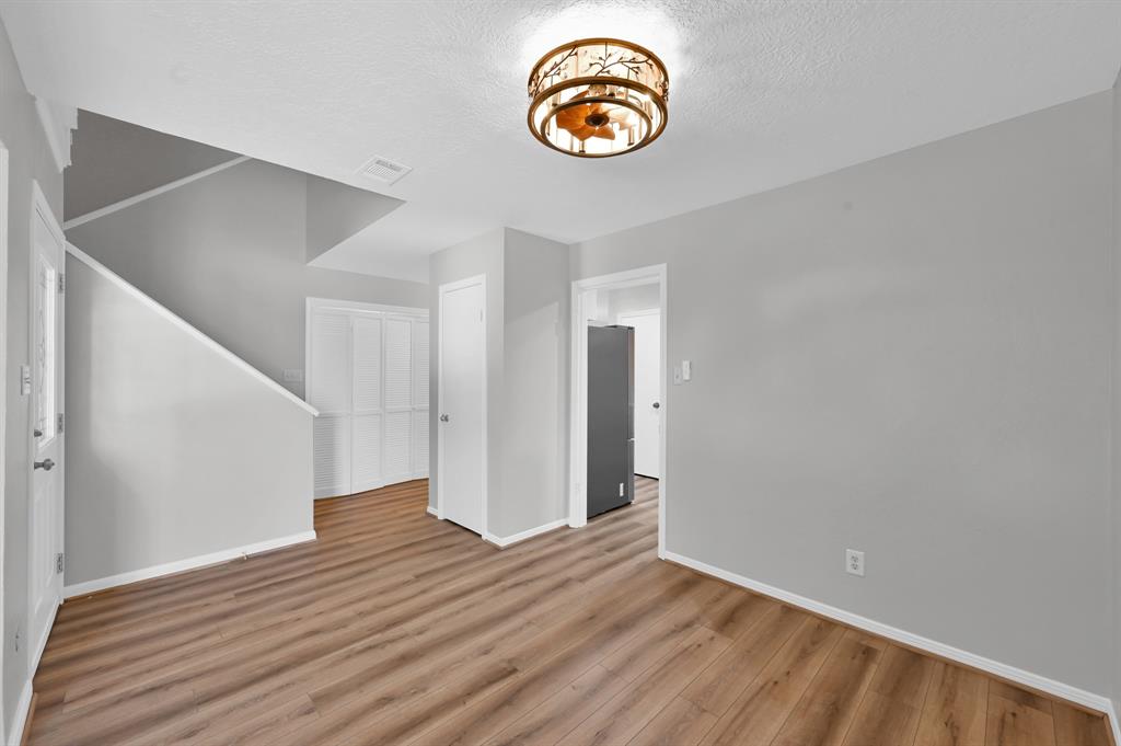 3843 Knollcrest Drive