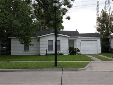 Single Family Residence in Houston TX 5600 Community Drive.jpg
