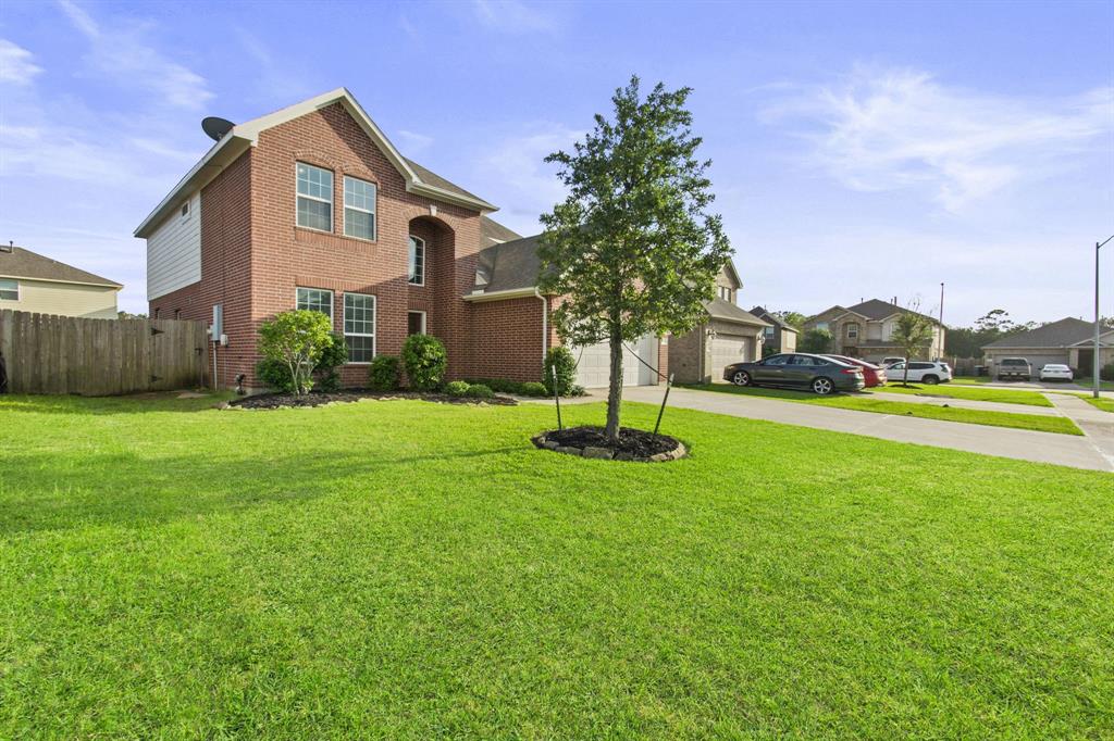 9906 Wood Wind Court, Baytown, Texas image 4