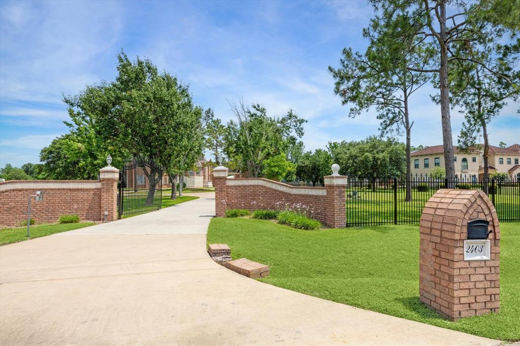 2403 San Miguel Drive, Friendswood, Texas image 2