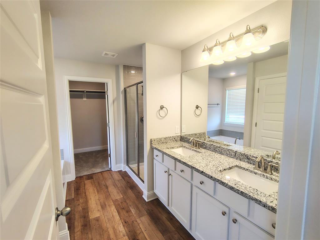 9 Gemstone Court, Angleton, Texas image 6