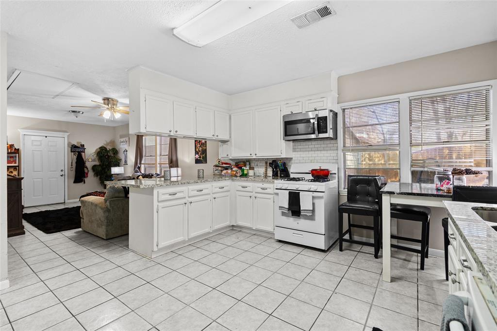 12109 22nd Street, Santa Fe, Texas image 4