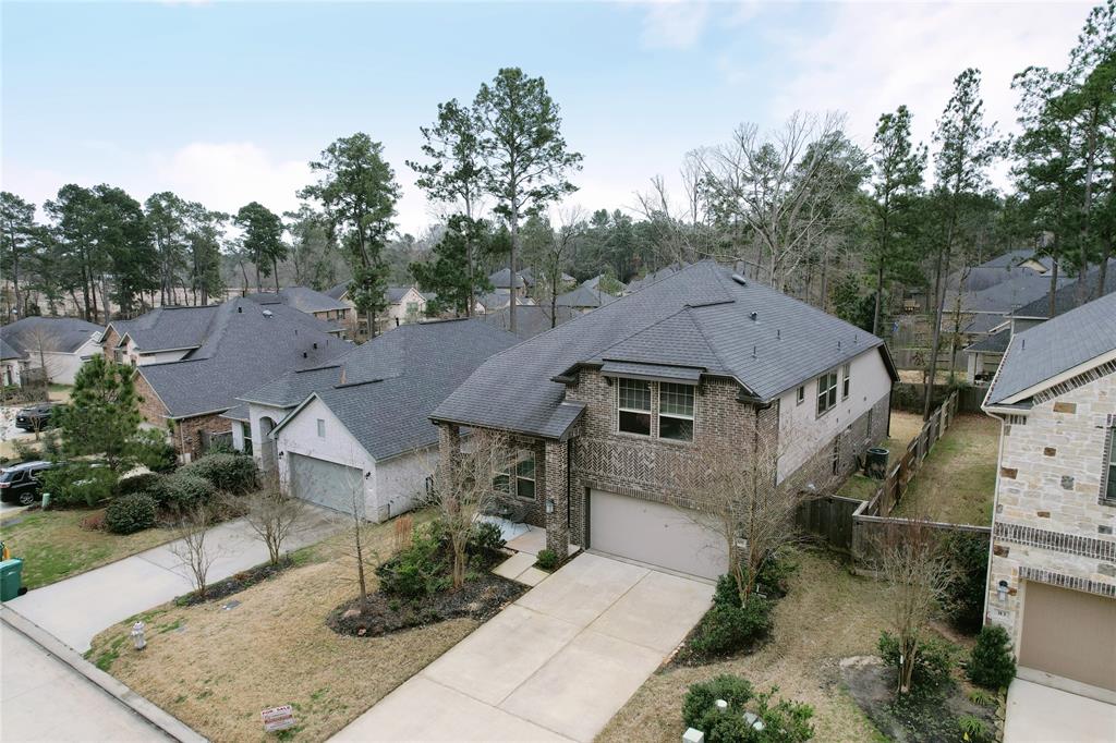 309 Serenata Woods Trail, Conroe, Texas image 4