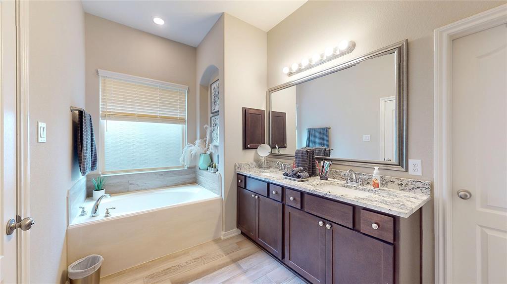 309 Serenata Woods Trail, Conroe, Texas image 15