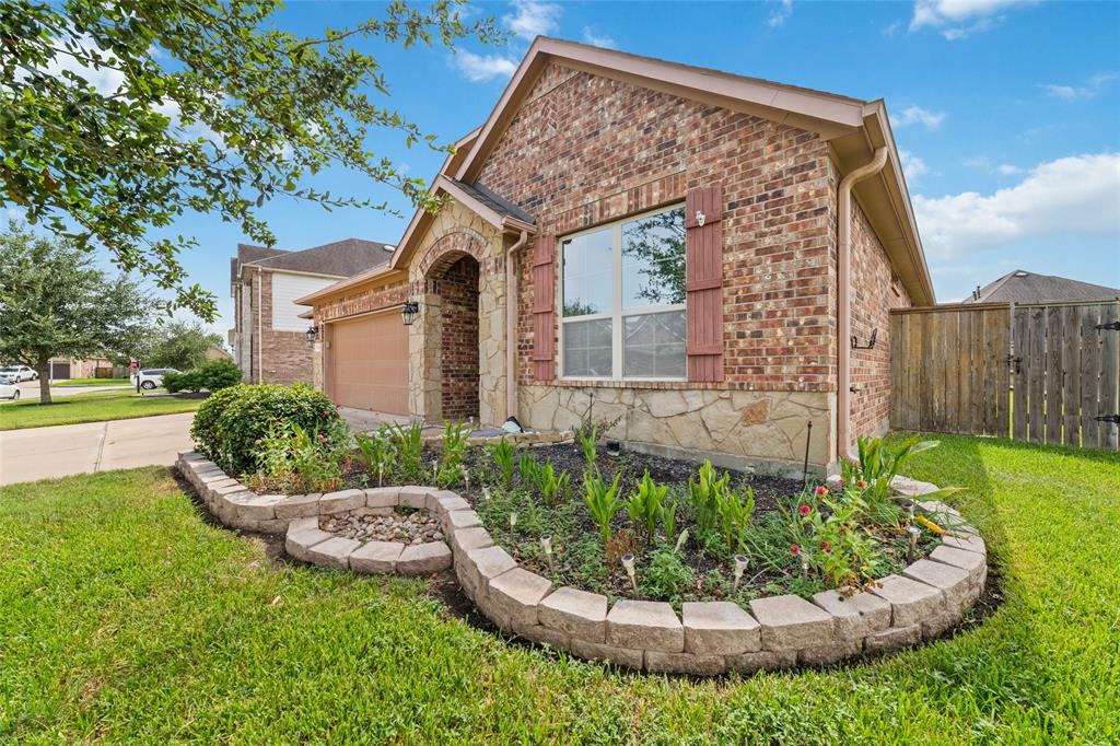 1410 Silver Rings Court, Pearland, Texas image 4