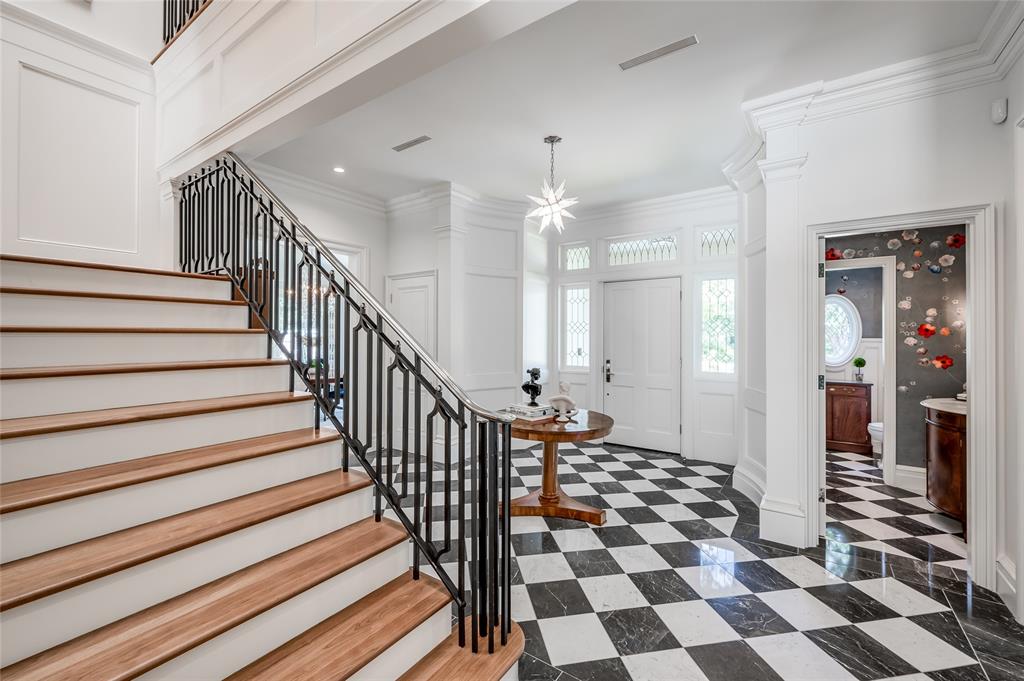 2131 Brentwood Drive, Houston, Texas image 10