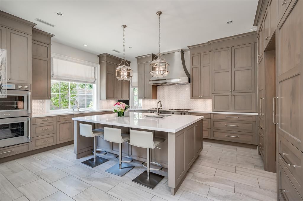 2131 Brentwood Drive, Houston, Texas image 20