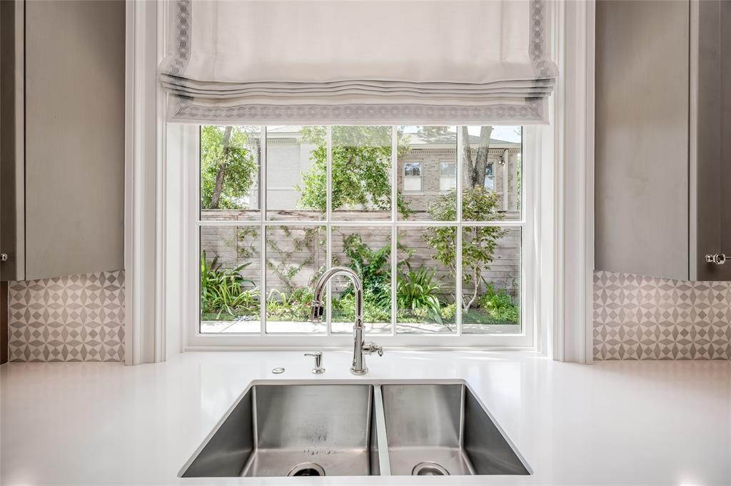 2131 Brentwood Drive, Houston, Texas image 21