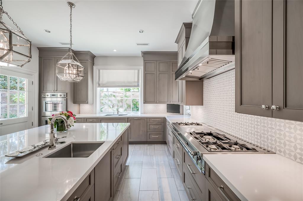 2131 Brentwood Drive, Houston, Texas image 18
